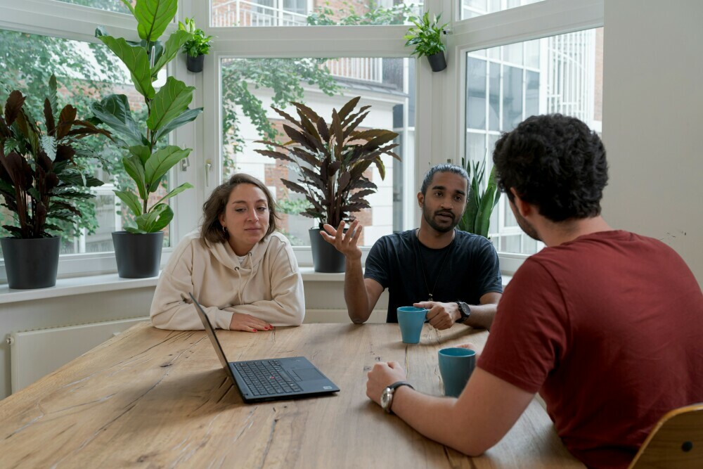 Image showing the stakeholders and donors having meeting and discussing important agendas in a room.